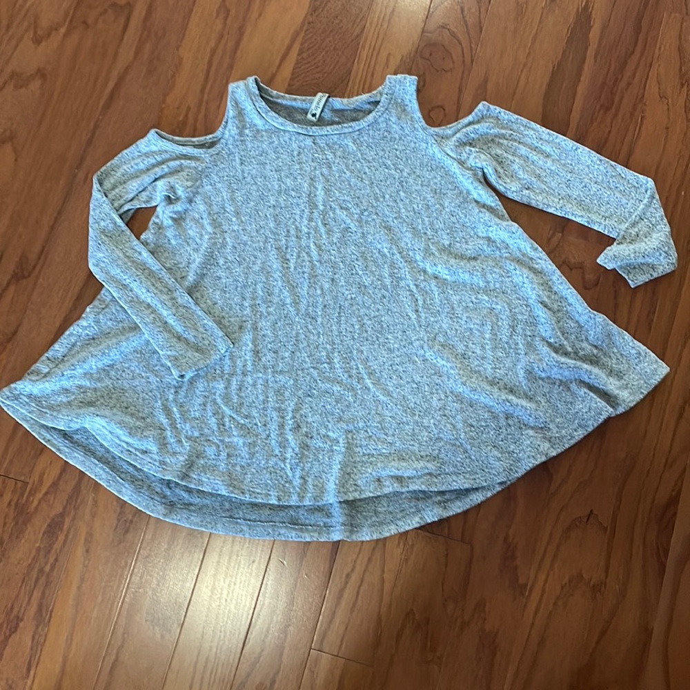 Pomelo tween cold shoulder top size small
